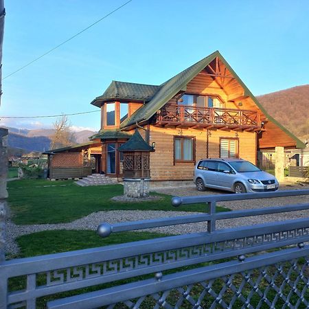 Садиба Федорчуків Гірська Хатина Sheshory Exterior photo